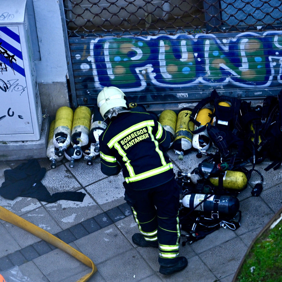 Unas velas causaron el incendio en un piso de Santander en el que murieron tres hermanos