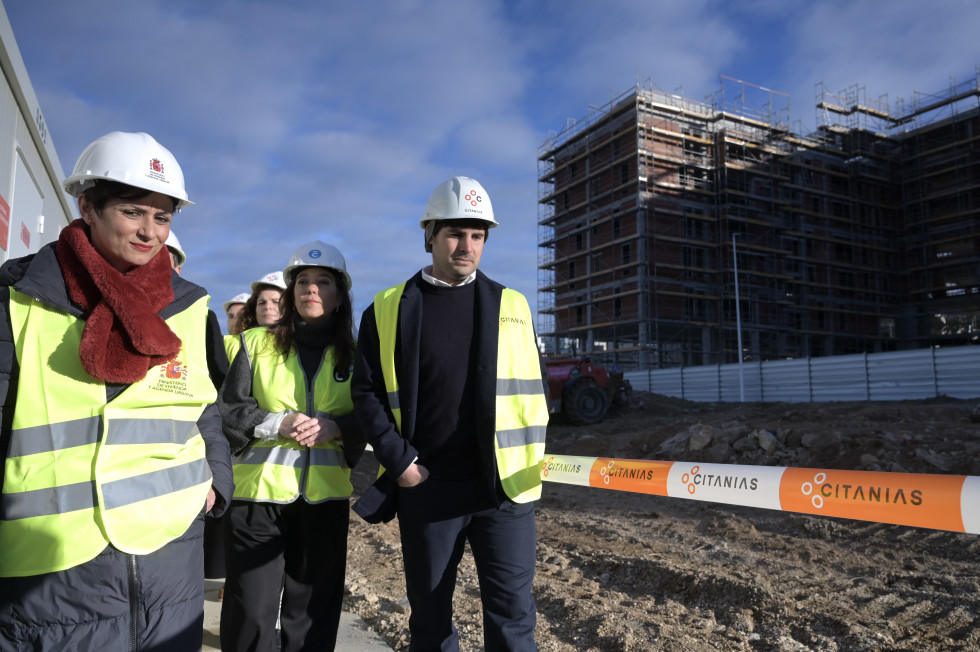 La ministra de Vivienda visita Xuxán con la alcaldesa de A Coruña Inés Rey @ Javier Alborés (5)