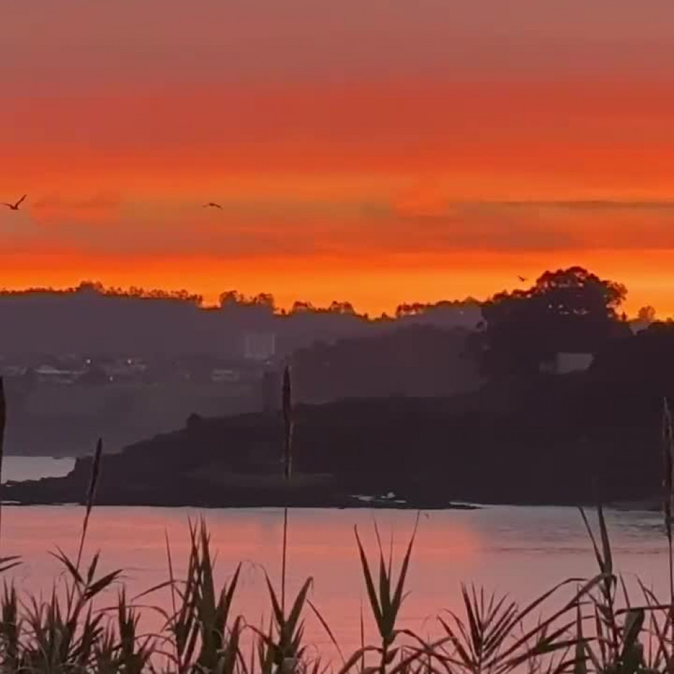 El cielo de A Coruña sorprende desde el amanecer