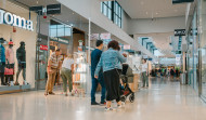 Coruña The Style Outlets conmemorará el Día Mundial contra el Cáncer con un taller de maquillaje de cejas