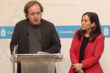 El concejal de Urbanismo, Francisco Díaz Gallego, ayer, junto a la alcaldesa, Inés Rey  quintana