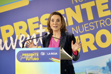 LOGROÑO, 08/02/2025.- La secretaria general del Partido Popular, Cuca Gamarra, clausura unas jornadas de su formación sobre juventud, un día después de que Alberto Núñez Feijóo anunciara una 