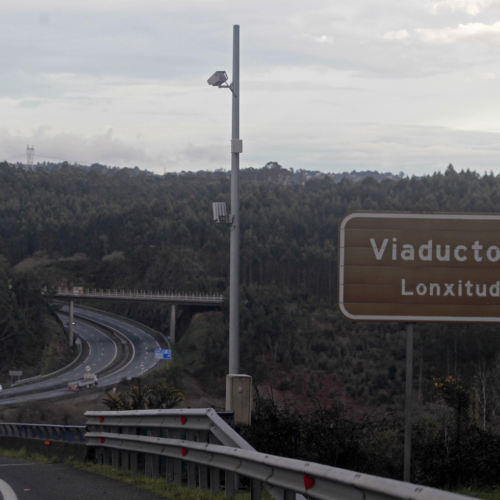 El radar fijo de la AG-55 en Arteixo impuso 37 multas diarias en 2024