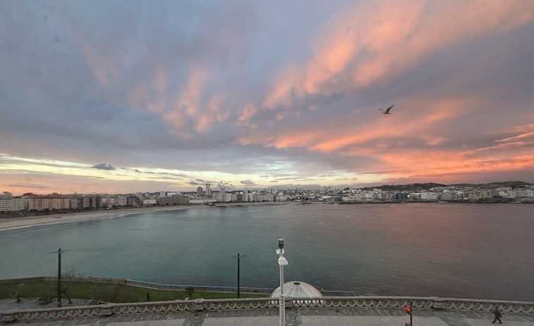 Espectacular amanecer rosa en A Coruña