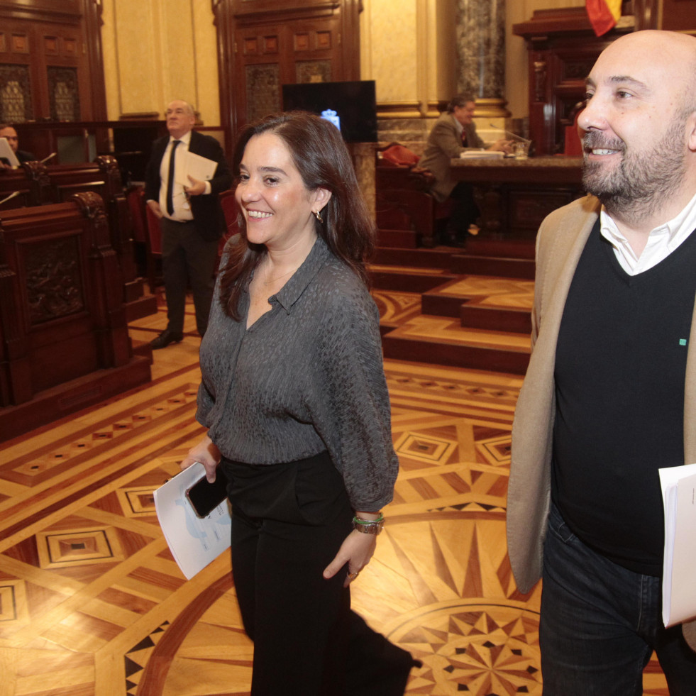 El pleno de A Coruña niega la confianza a Rey, que aprobará los presupuestos al no haber alternativa de gobierno