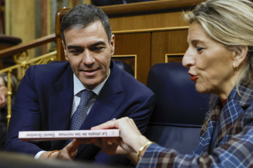 El presidente del Gobierno, Pedro Sánchez y la vicepresidenta segunda y ministra de Trabajo, Yolanda Díaz