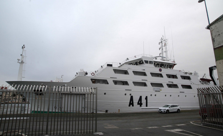 La embarcación que sirve a la Armada y a Pesca visita A Coruña: así es el buque-escuela ‘Intermares (A-41)’