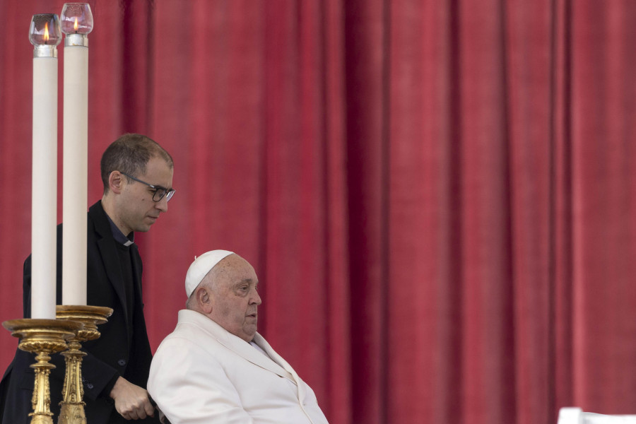 El papa, ingresado en el hospital debido a su bronquitis