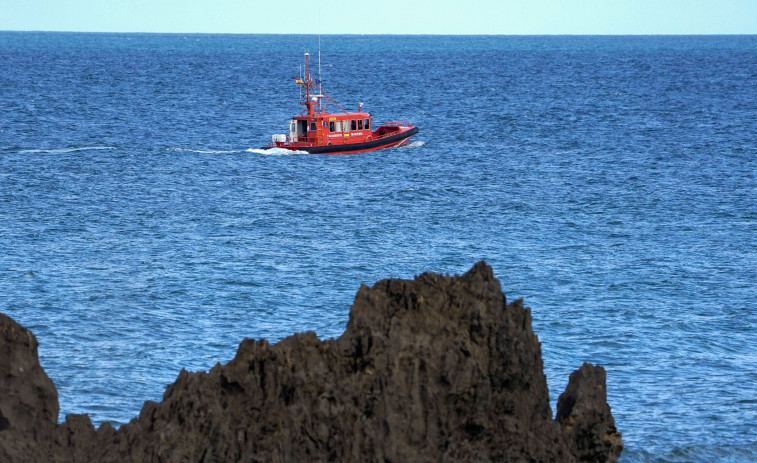 Hallan el cadáver del marinero que se cayó de su embarcación en Bueu