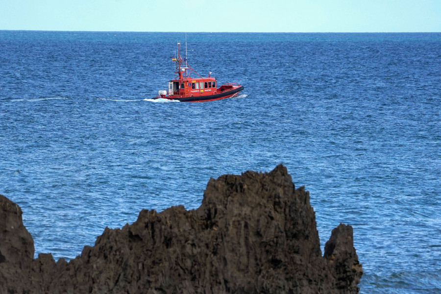 Hallan el cadáver del marinero que se cayó de su embarcación en Bueu