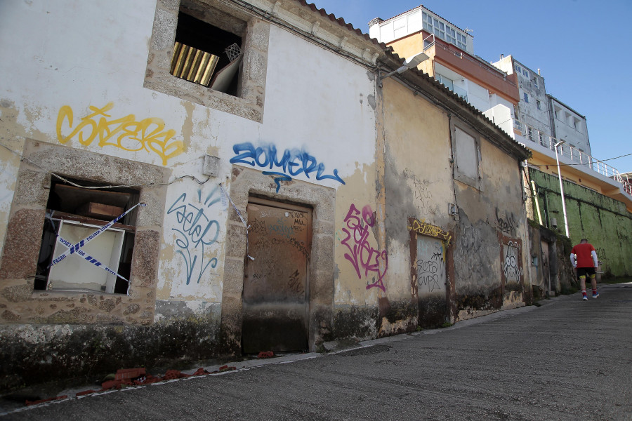 El vandalismo se ceba con las casas del núcleo de As Xubias de Abaixo