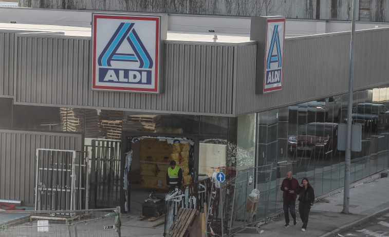 Últimos detalles para la apertura del Aldi de Perillo: el supermercado ya tiene cartel