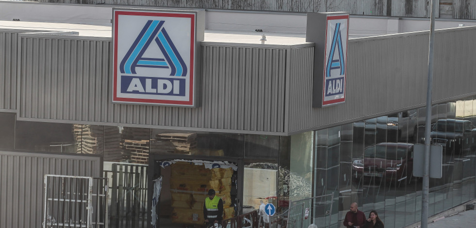 Últimos detalles para la apertura del Aldi de Perillo: el supermercado ya tiene cartel