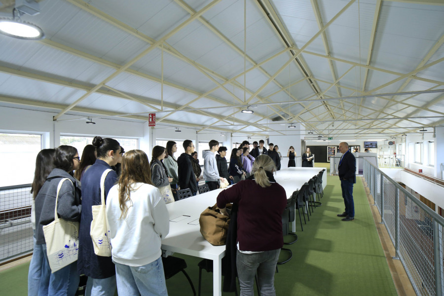 Estudiantes del IES Eduardo Blanco Amor de Culleredo visitan la oficina de Altia en la Cidade das TIC