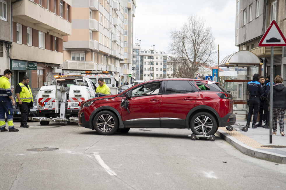 Coche volcado en José María Hernansáez @ Carlota Blanco