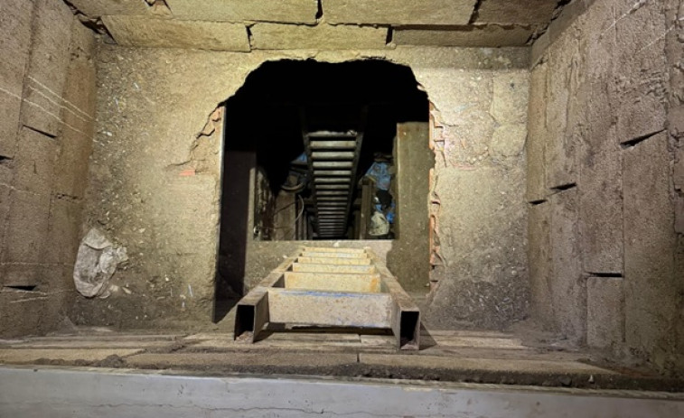 La Guardia Civil inspecciona el narcotúnel de Ceuta que recorre cincuenta metros de galerías