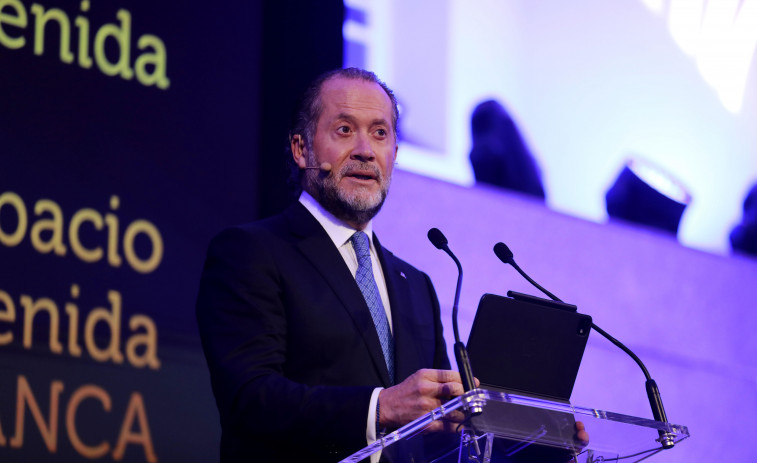 Escotet durante el acto de inauguración del 'Espacio Avenida': “Nos sentimos testigos del pulso de una ciudad que, como Galicia, mira al futuro”