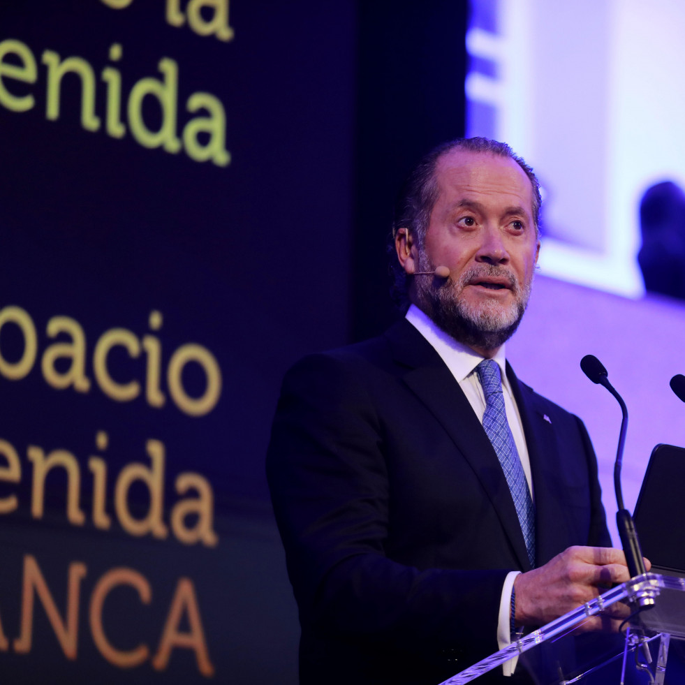 Escotet durante el acto de inauguración del 'Espacio Avenida': “Nos sentimos testigos del pulso de una ciudad que, como Galicia, mira al futuro”