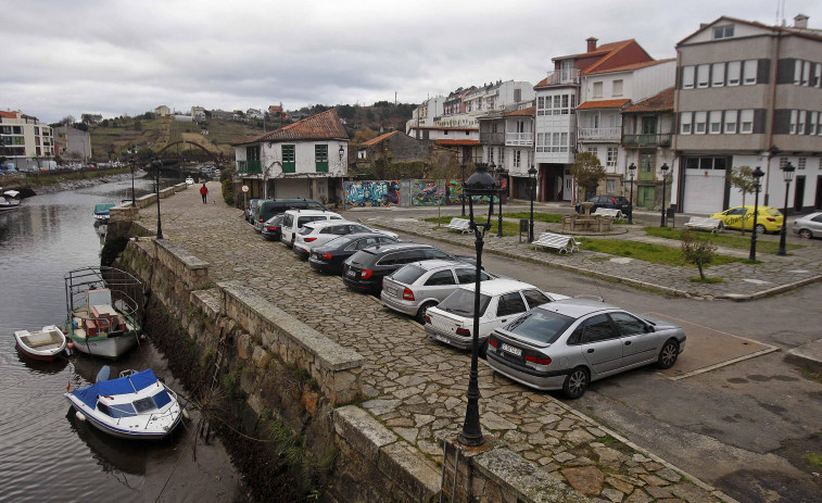 Una espectacular persecución por el centro de Betanzos tras un robo termina con cuatro jóvenes identificados