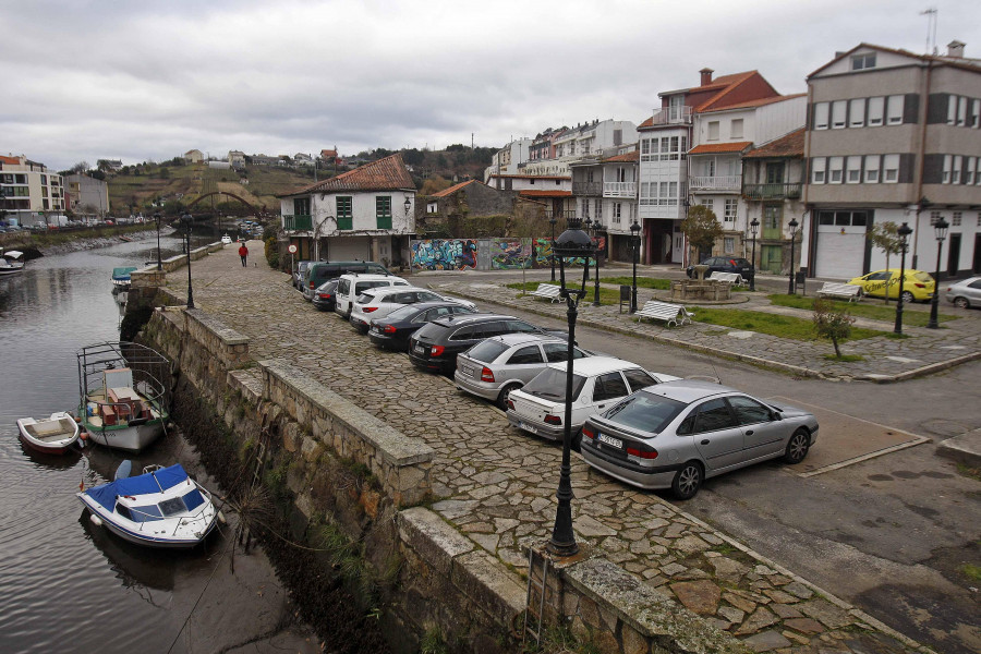 Una espectacular persecución por el centro de Betanzos tras un robo termina con cuatro jóvenes identificados