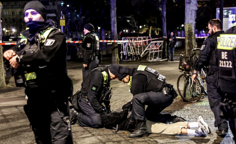 Un turista Español herido grave al ser apuñalado ante monumento del Holocausto en Berlín