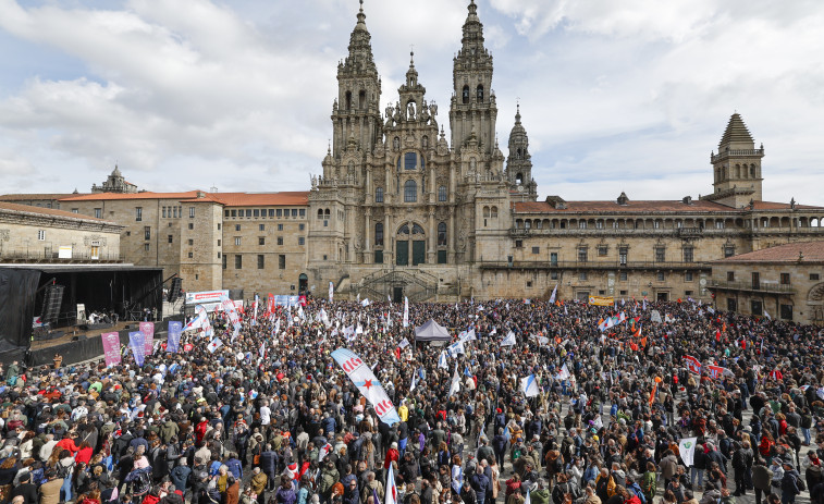 Miles de persoas claman en Santiago a favor de potenciar a lingua galega