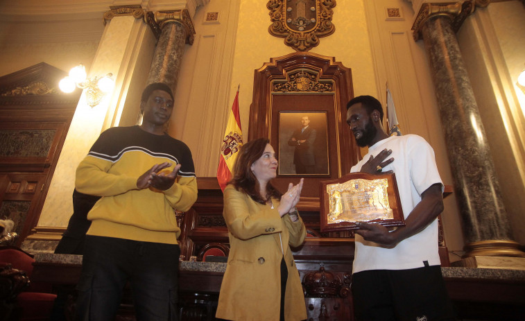 Ibrahima y Magatte ya son hijos adoptivos de A Coruña por su acto de humanidad en defensa de Samuel Luiz