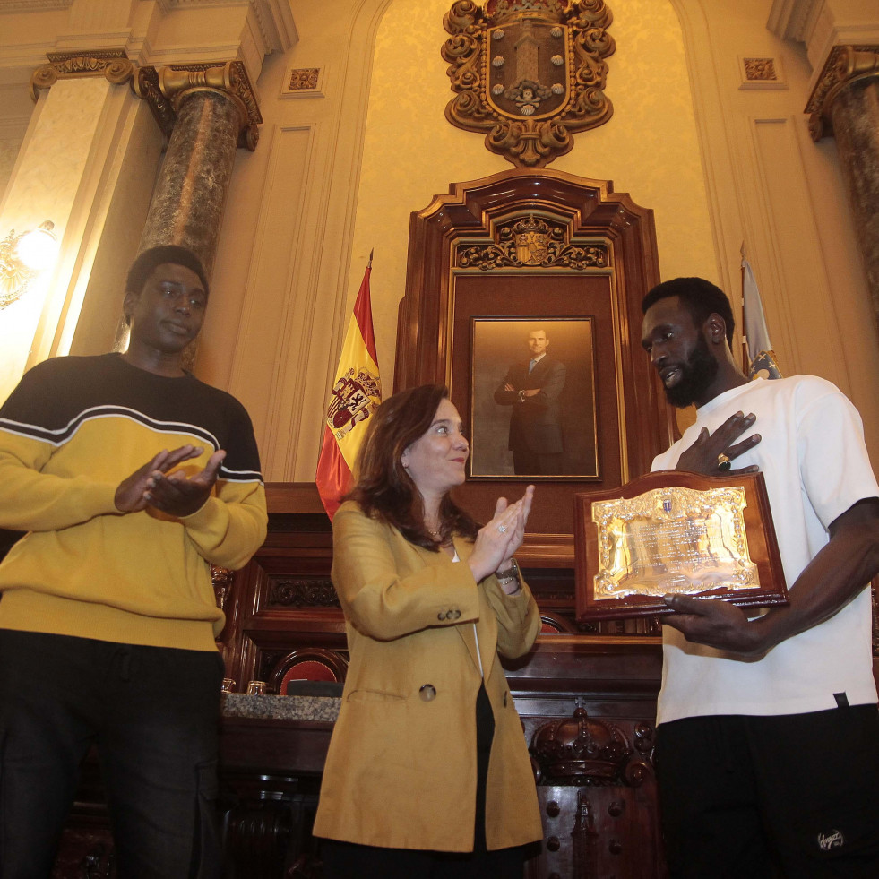 Ibrahima y Magatte ya son hijos adoptivos de A Coruña por su acto de humanidad en defensa de Samuel Luiz