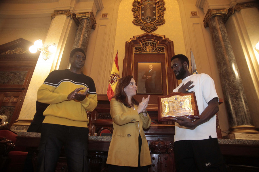 Ibrahima y Magatte ya son hijos adoptivos de A Coruña por su acto de humanidad en defensa de Samuel Luiz