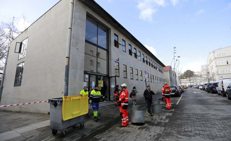 El diluvio del lunes obliga a trasladar a trabajadores del centro cívico de Labañou