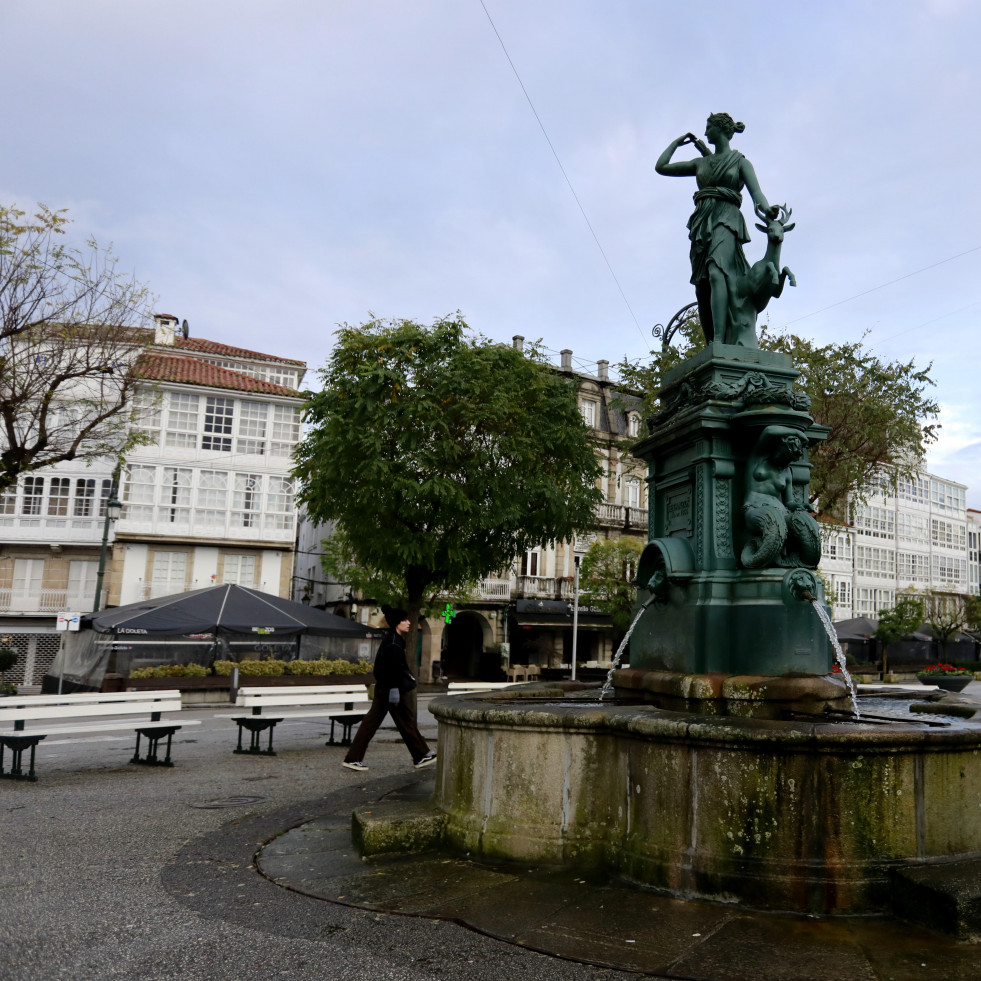 Las dimensiones y los colores, el secreto de la “reinterpretación en clave actual” del ‘Banco Villar’ de Betanzos