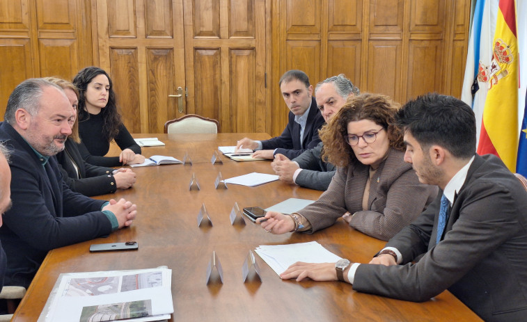 Culleredo analiza con el Gobierno y Aena los usos comerciales del antiguo aparcamiento de Alvedro