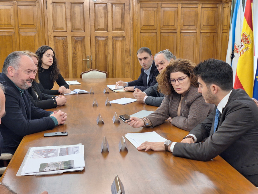 Culleredo analiza con el Gobierno y Aena los usos comerciales del antiguo aparcamiento de Alvedro