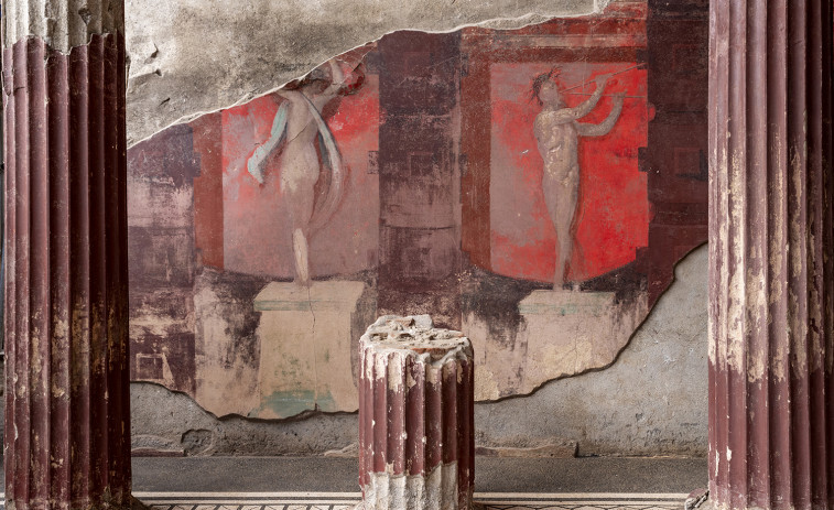 El dios Dioniso y su séquito de cazadoras reaparecen a tamaño real en un fresco de Pompeya