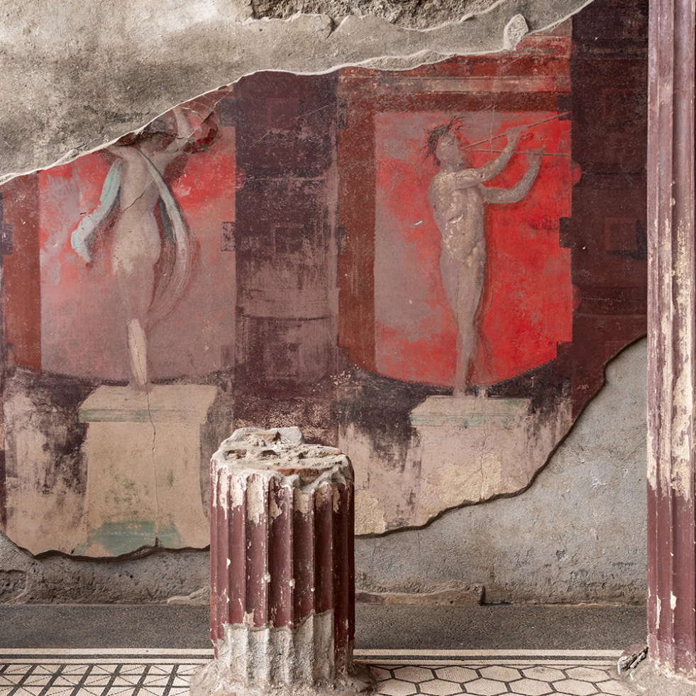 El dios Dioniso y su séquito de cazadoras reaparecen a tamaño real en un fresco de Pompeya