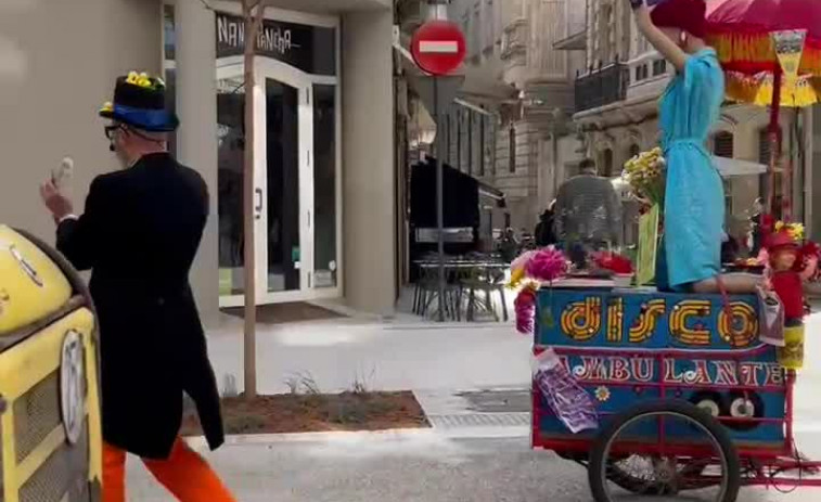 La Lilicleta de Fernando Pujalte anticipa el Carnaval en A Coruña