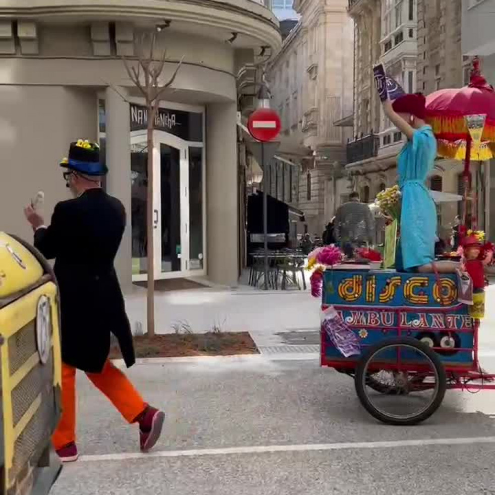 La Lilicleta de Fernando Pujalte anticipa el Carnaval en A Coruña