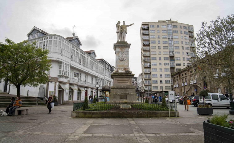 La nueva señalética de Betanzos hace distinciones: seis colores para seis tipologías