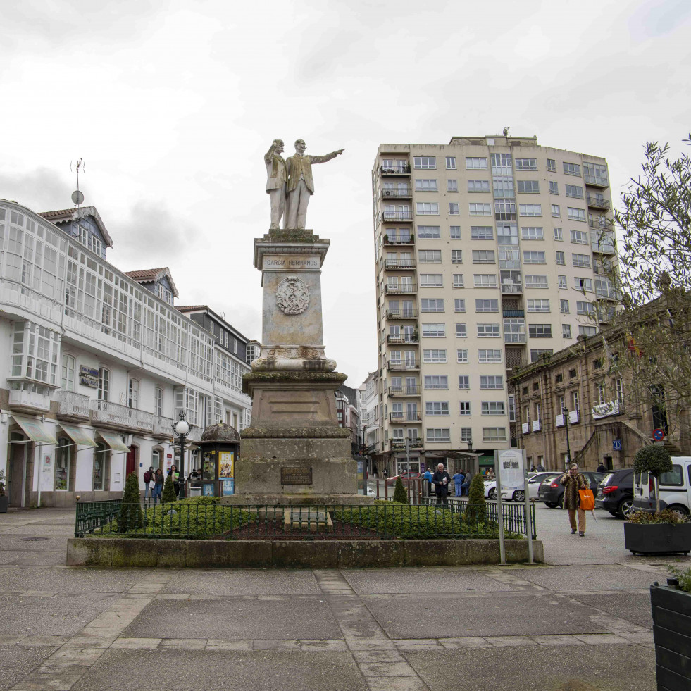 La nueva señalética de Betanzos hace distinciones: seis colores para seis tipologías