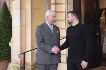 FOTODELDÍA  SANDRINGHAM (REINO UNIDO), 02/03/2025.- El rey Carlos III del Reino Unido recibe este domingo al presidente ucraniano, Volodímir Zelenski (d), en su residencia de Sandringham (este de R.