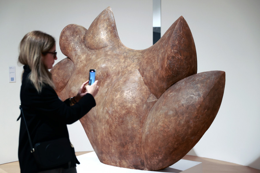 Comienzan en A Coruña las visitas guiadas a la exposición 'Espacio y tiempo" de Abanca