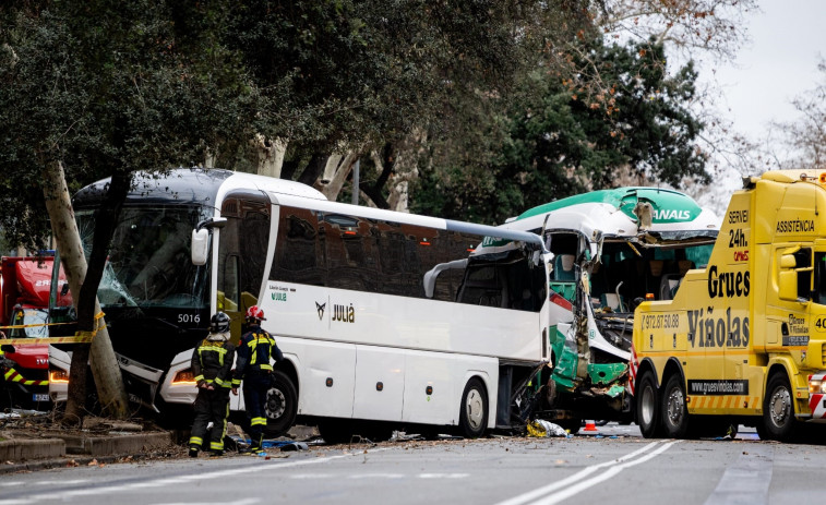 Un choque de dos autocares en la Diagonal de Barcelona causa decenas de heridos