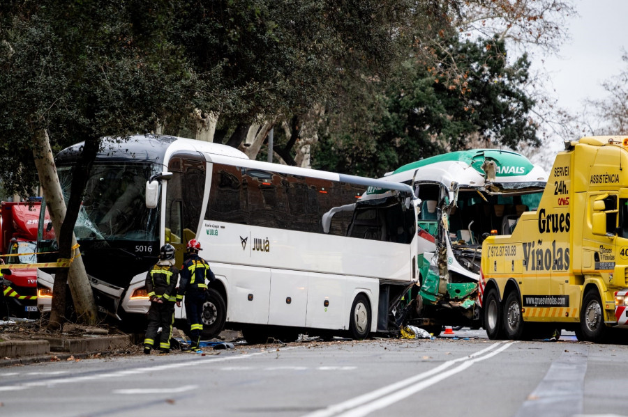 Un choque de dos autocares en la Diagonal de Barcelona causa decenas de heridos