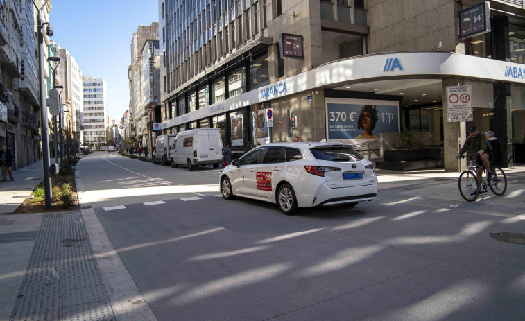 Los taxistas de A Coruña circulan más seguros por San Andrés: “Antes pasabas por aquí con preocupación”