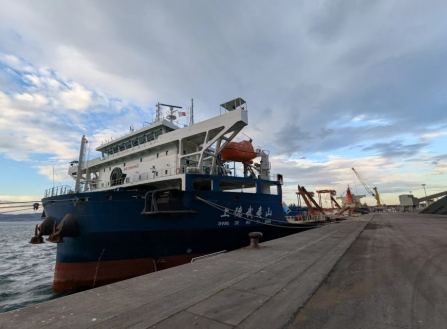 Transportes autoriza la marcha del barco chino retenido desde diciembre en Langosteira