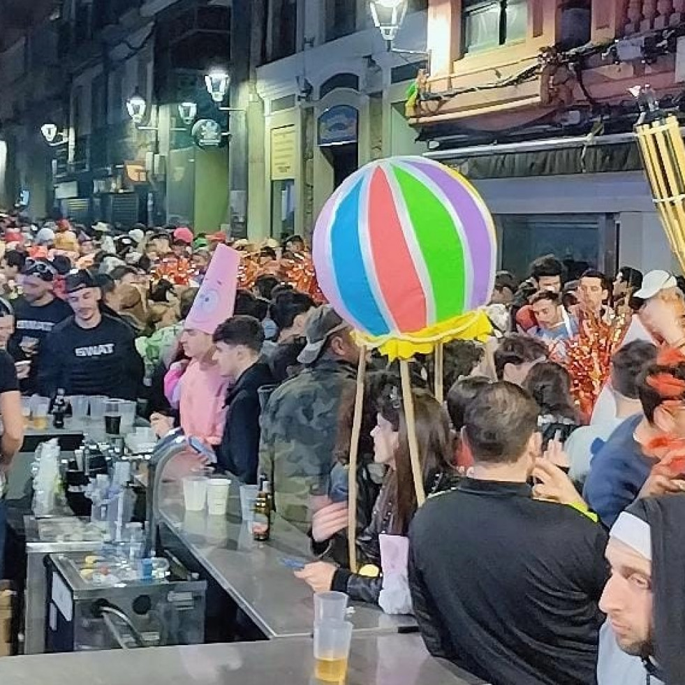 La masificación del Carnaval en el centro de A Coruña afectó incluso al pago con tarjeta