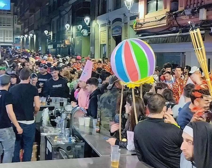 La masificación del Carnaval en el centro de A Coruña afectó incluso al pago con tarjeta