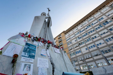 ROME (Italy), 06/03/2025.- Drawings, candles, and messages for the healing of Pope Francis sit at the statue of John Paul II outside Agostino Gemelli Hospital where he continues his treatments for bil