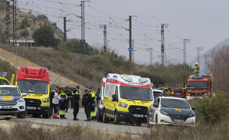 Un desaparecido y cuatro heridos por una explosión en una pirotecnia en Alicante