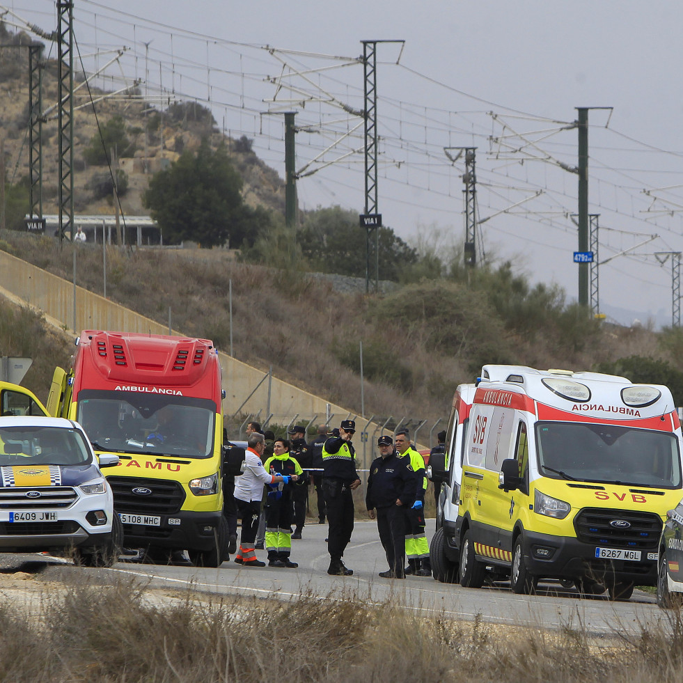 Un desaparecido y cuatro heridos por una explosión en una pirotecnia en Alicante